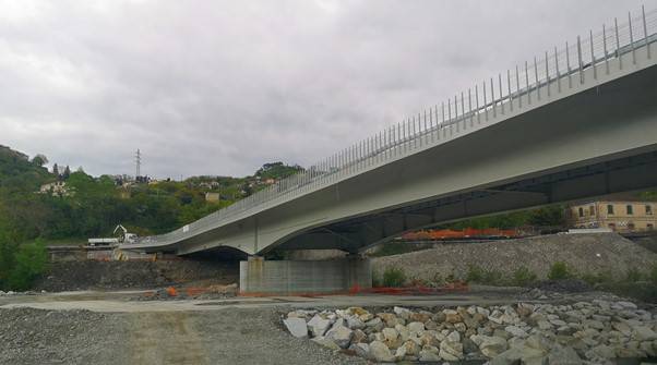 Il ponte sul fiume Magra tra Albiano e Caprigliola (MS):<br />
la rapida ricostruzione in soli due anni